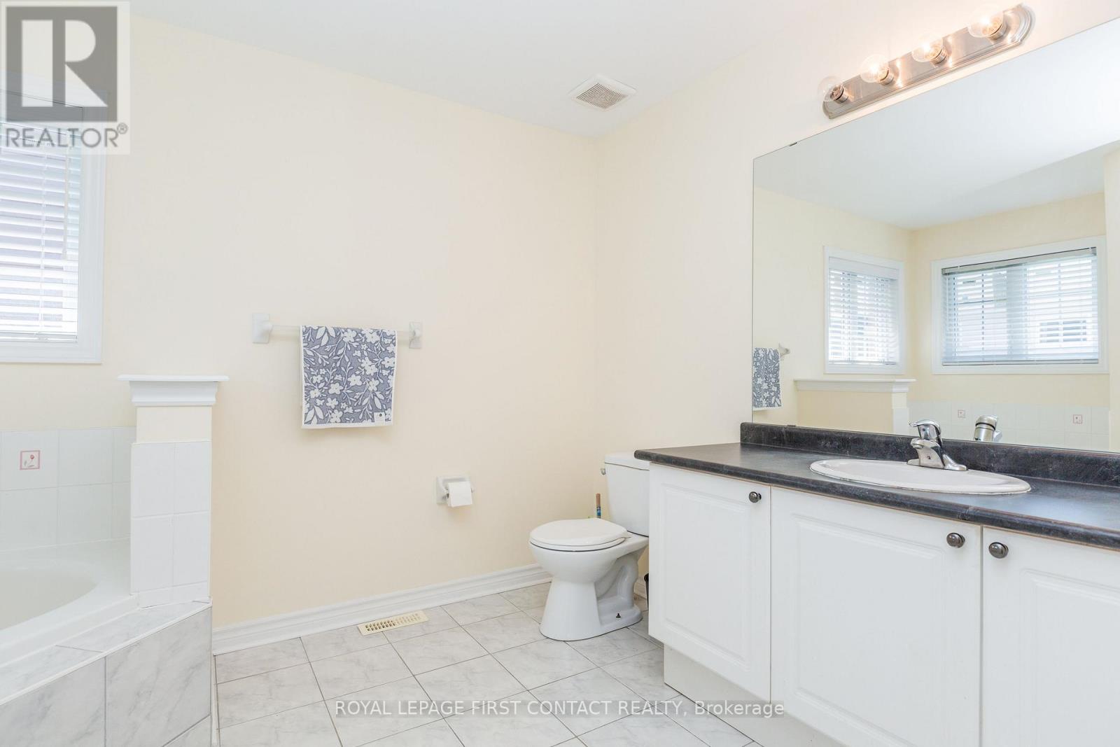 












1 GRIFFIN GATE

,
Barrie,




Ontario
L4M7G4

