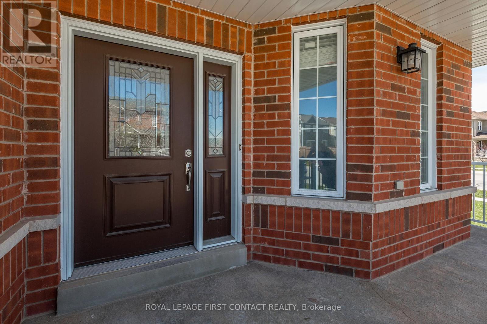 












1 GRIFFIN GATE

,
Barrie,




Ontario
L4M7G4

