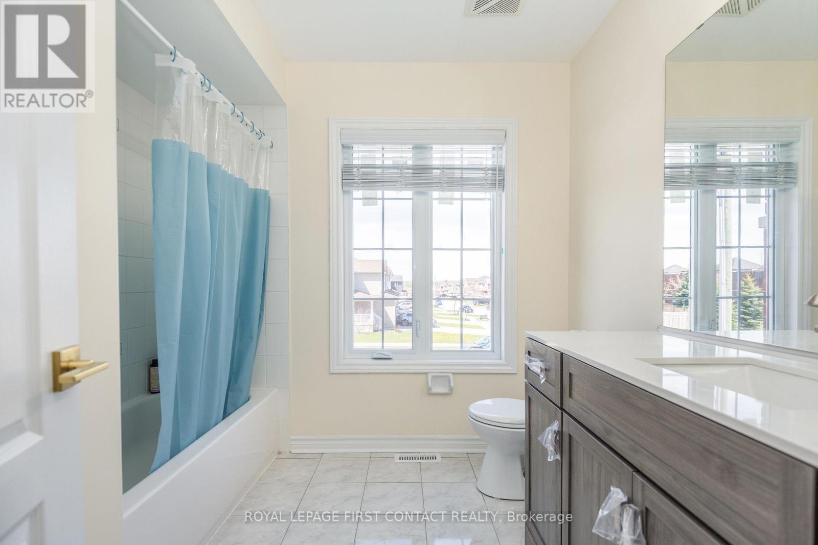 












1 GRIFFIN GATE

,
Barrie,




Ontario
L4M7G4

