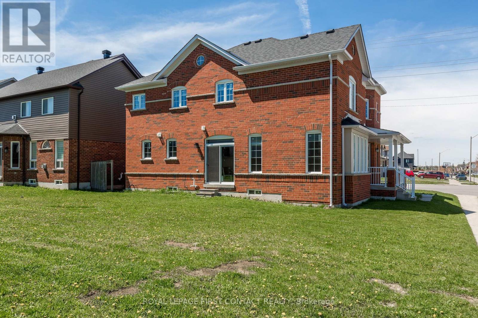 












1 GRIFFIN GATE

,
Barrie,




Ontario
L4M7G4

