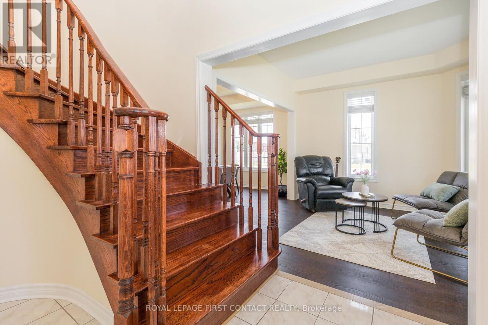 












1 GRIFFIN GATE

,
Barrie,




Ontario
L4M7G4

