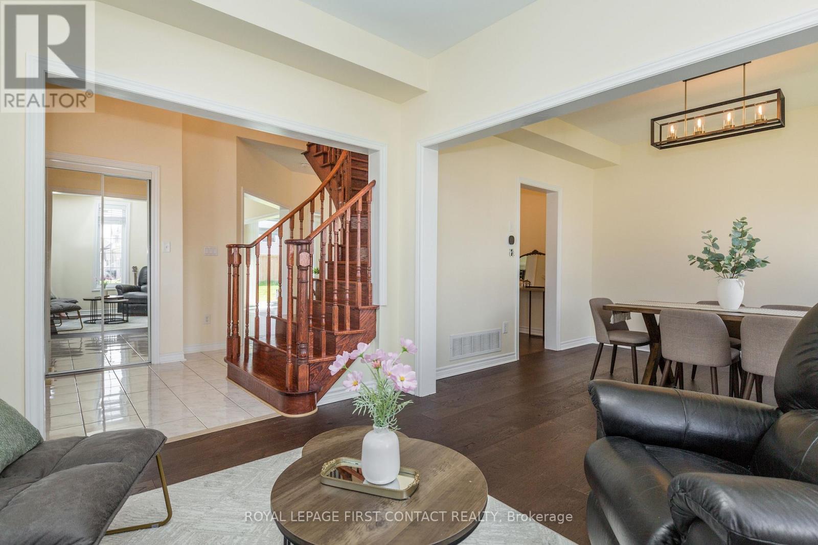 












1 GRIFFIN GATE

,
Barrie,




Ontario
L4M7G4

