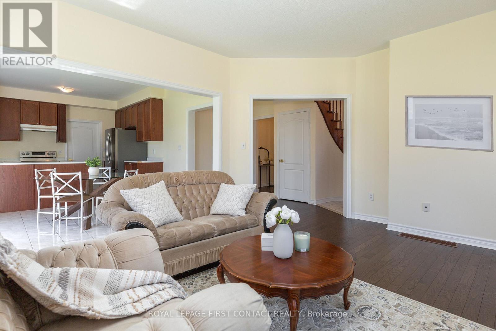 












1 GRIFFIN GATE

,
Barrie,




Ontario
L4M7G4

