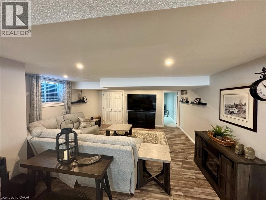 












42 GRAYDON Drive

,
Mount Elgin,




Ontario
N0J1N0

