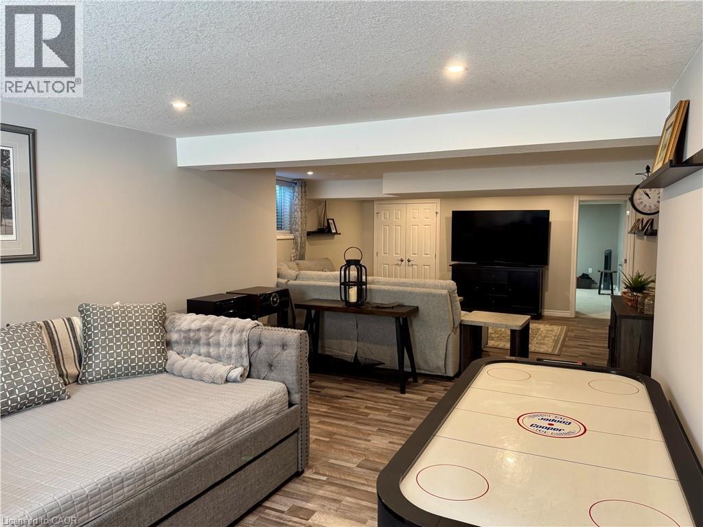 












42 GRAYDON Drive

,
Mount Elgin,




Ontario
N0J1N0

