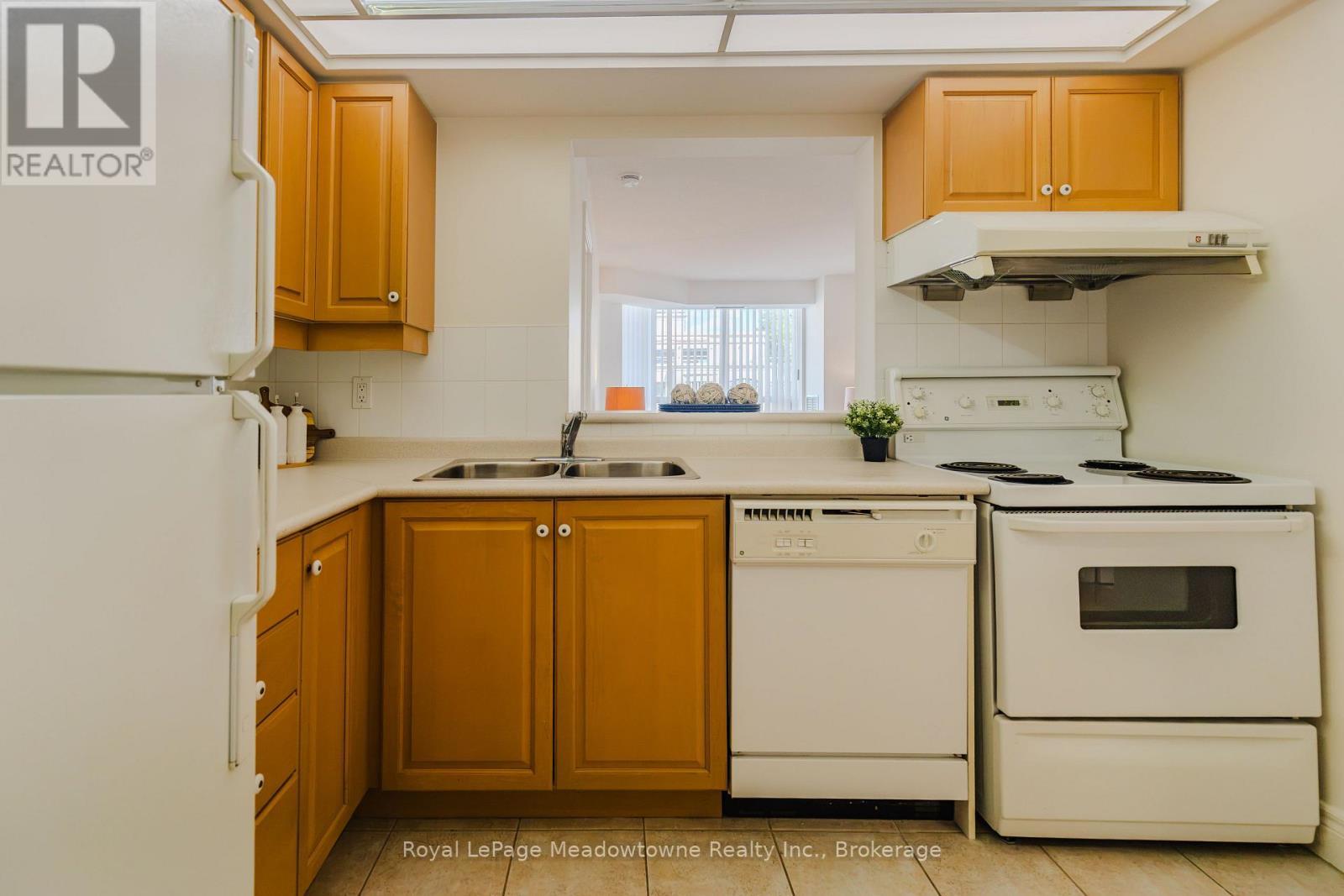 












1016 - 5418 YONGE STREET

,
Toronto (Willowdale West),




Ontario
M2N6X4

