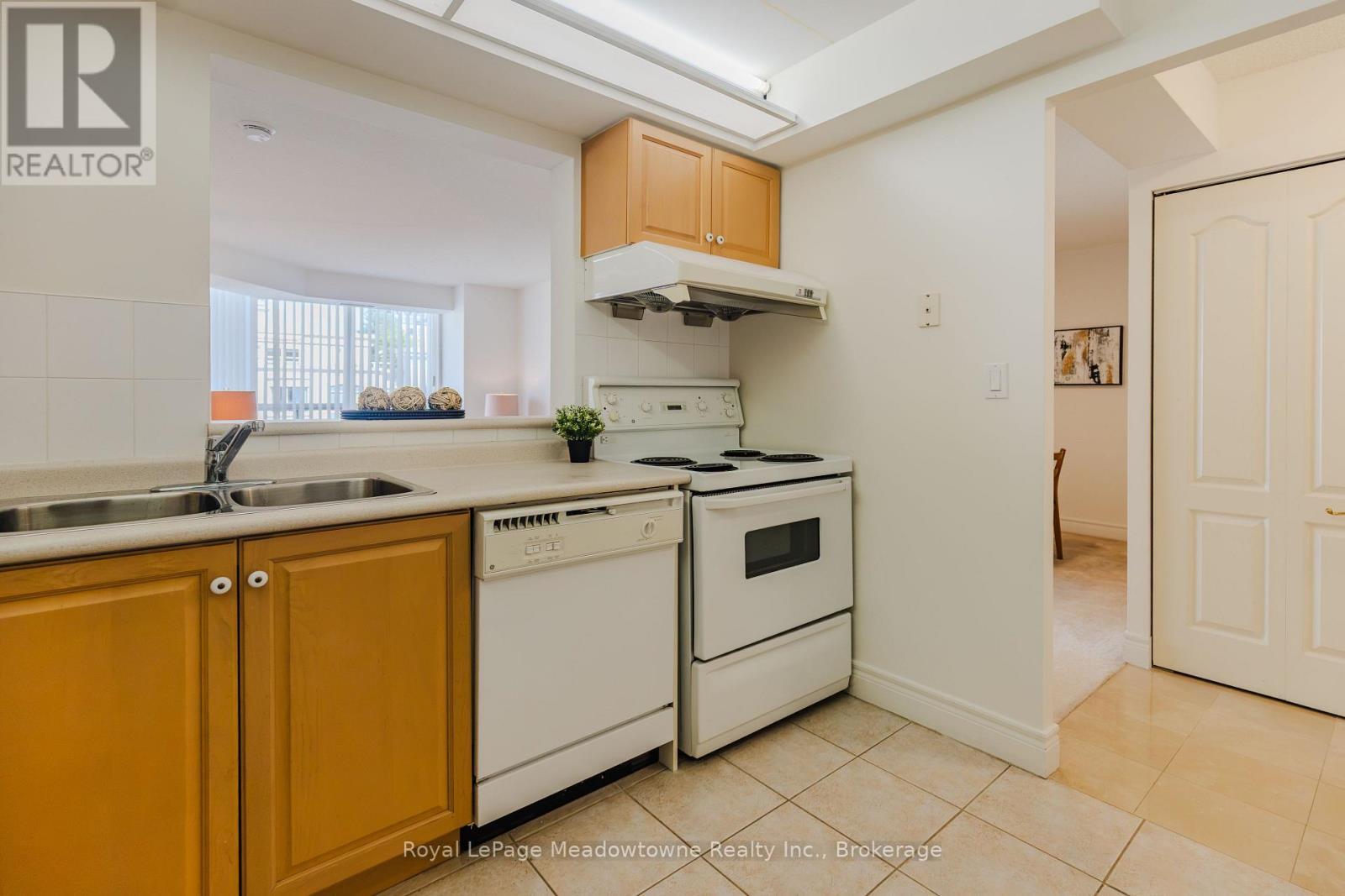 












1016 - 5418 YONGE STREET

,
Toronto (Willowdale West),




Ontario
M2N6X4

