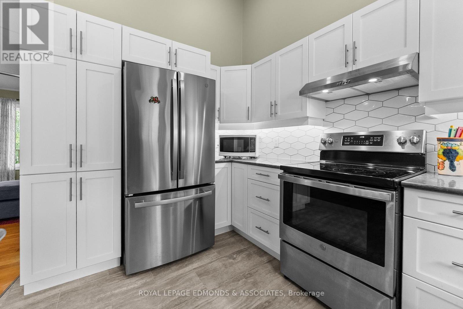












57 KRAUSE STREET

,
Laurentian Valley,




Ontario
K8A5L8

