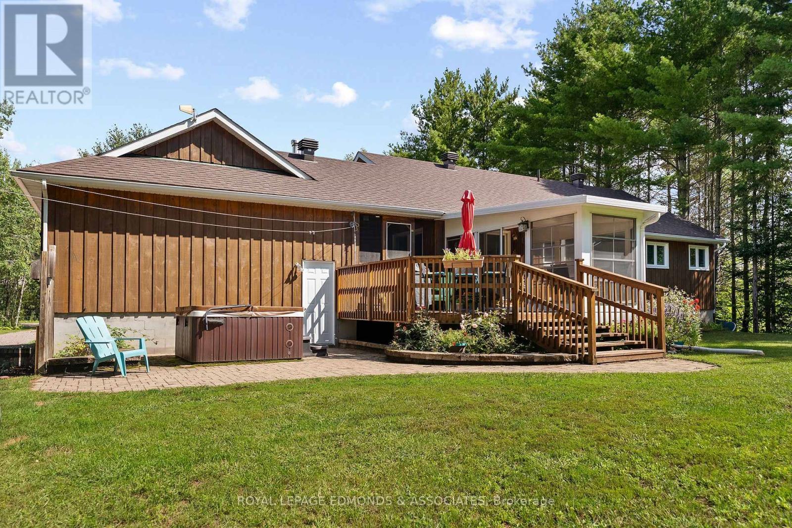 












57 KRAUSE STREET

,
Laurentian Valley,




Ontario
K8A5L8

