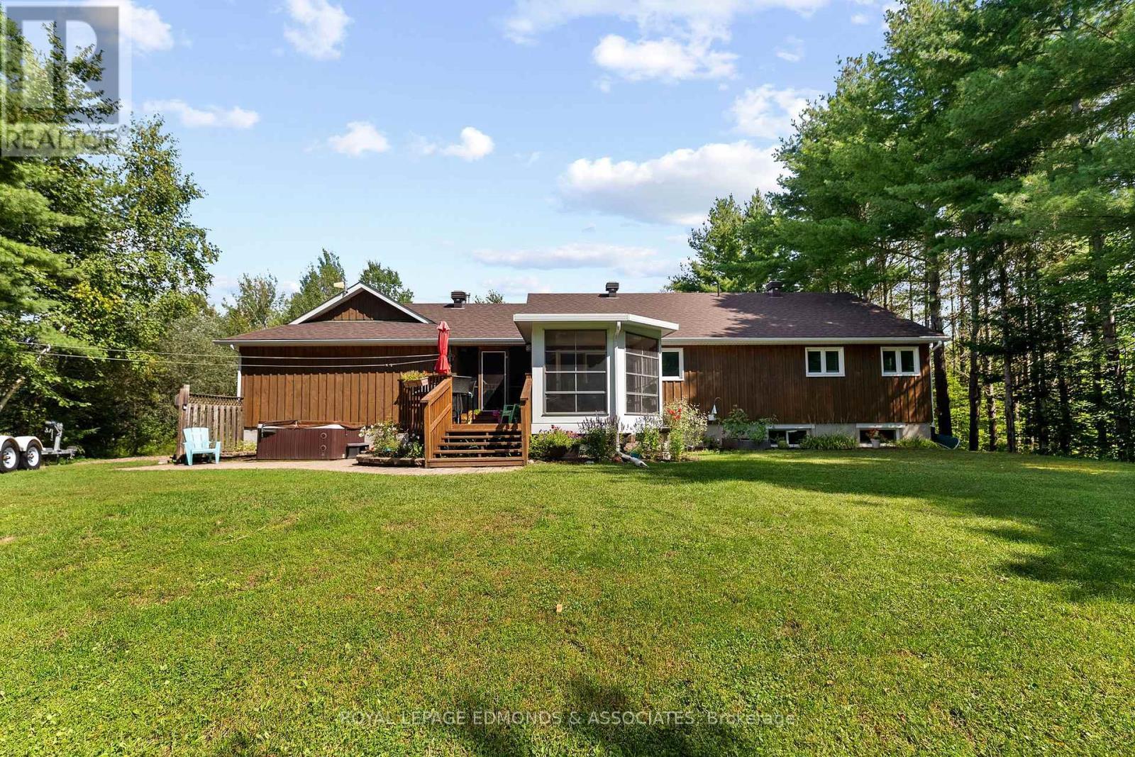 












57 KRAUSE STREET

,
Laurentian Valley,




Ontario
K8A5L8

