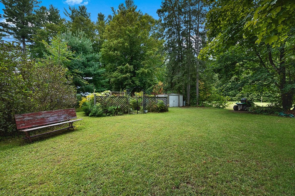 









2


Av. Edgewood

,
Bristol,




QC
J0X1G0

