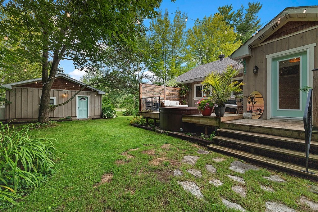 









2


Av. Edgewood

,
Bristol,




QC
J0X1G0

