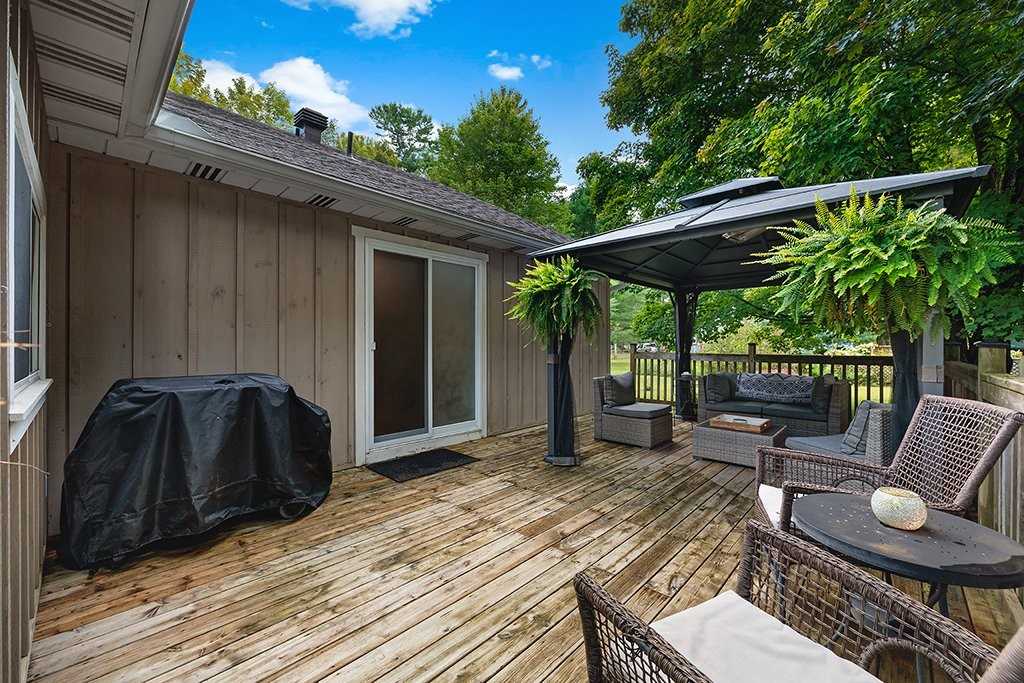 









2


Av. Edgewood

,
Bristol,




QC
J0X1G0

