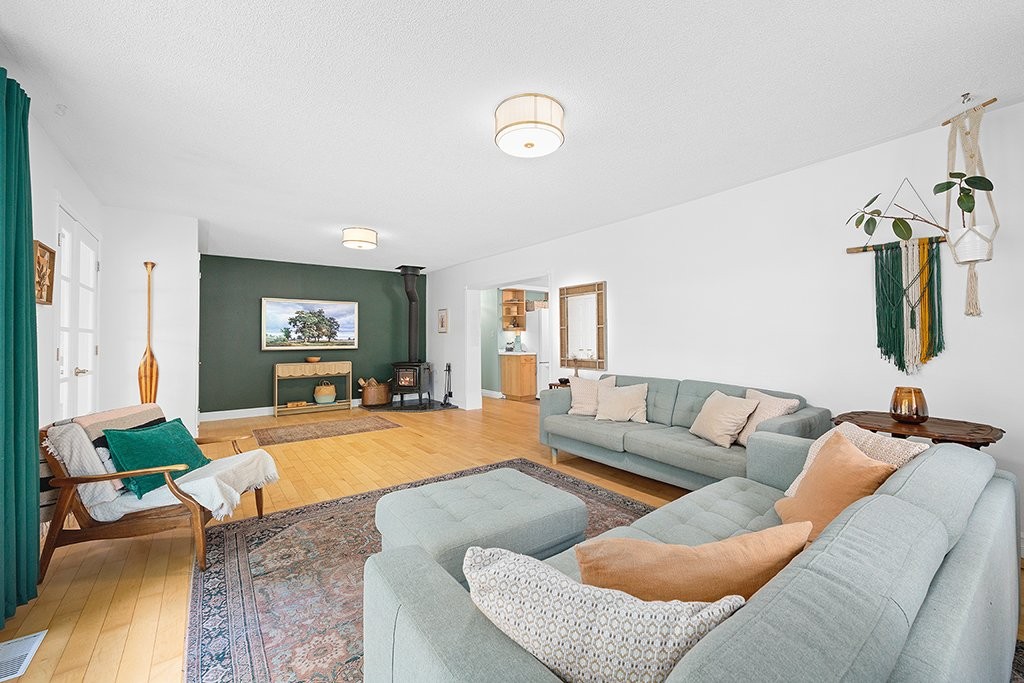









2


Av. Edgewood

,
Bristol,




QC
J0X1G0

