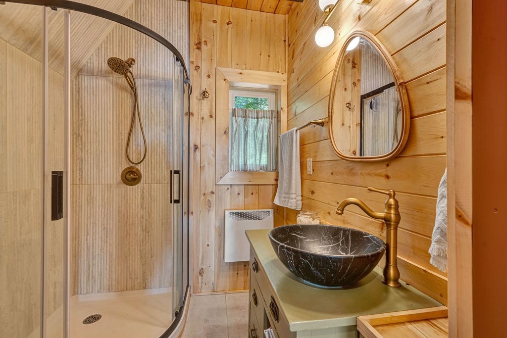 









129


Av. Patry-du-Lac-Edja S.

,
Bouchette,




QC
J0X1E0

