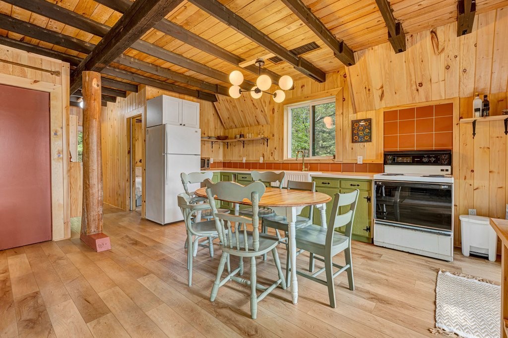 









129


Av. Patry-du-Lac-Edja S.

,
Bouchette,




QC
J0X1E0

