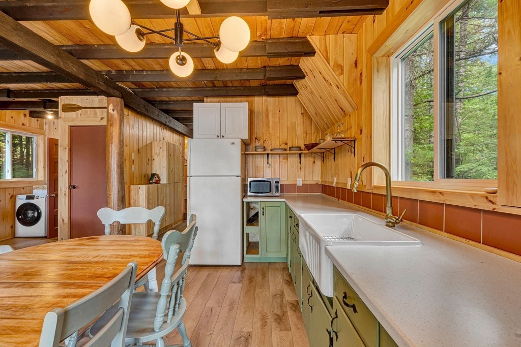 









129


Av. Patry-du-Lac-Edja S.

,
Bouchette,




QC
J0X1E0

