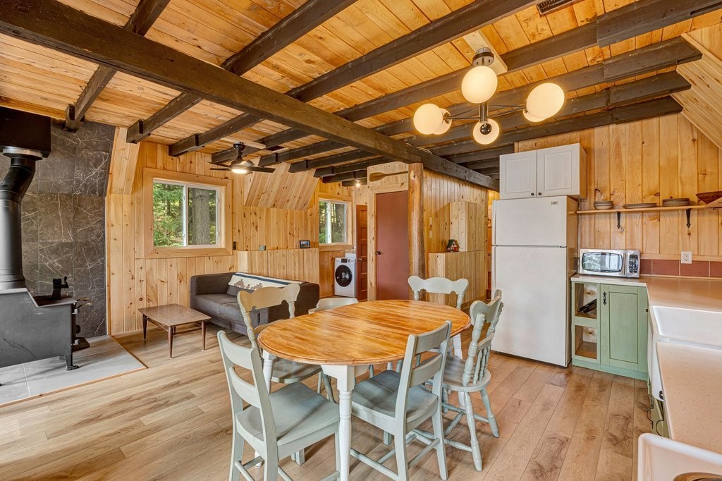 









129


Av. Patry-du-Lac-Edja S.

,
Bouchette,




QC
J0X1E0

