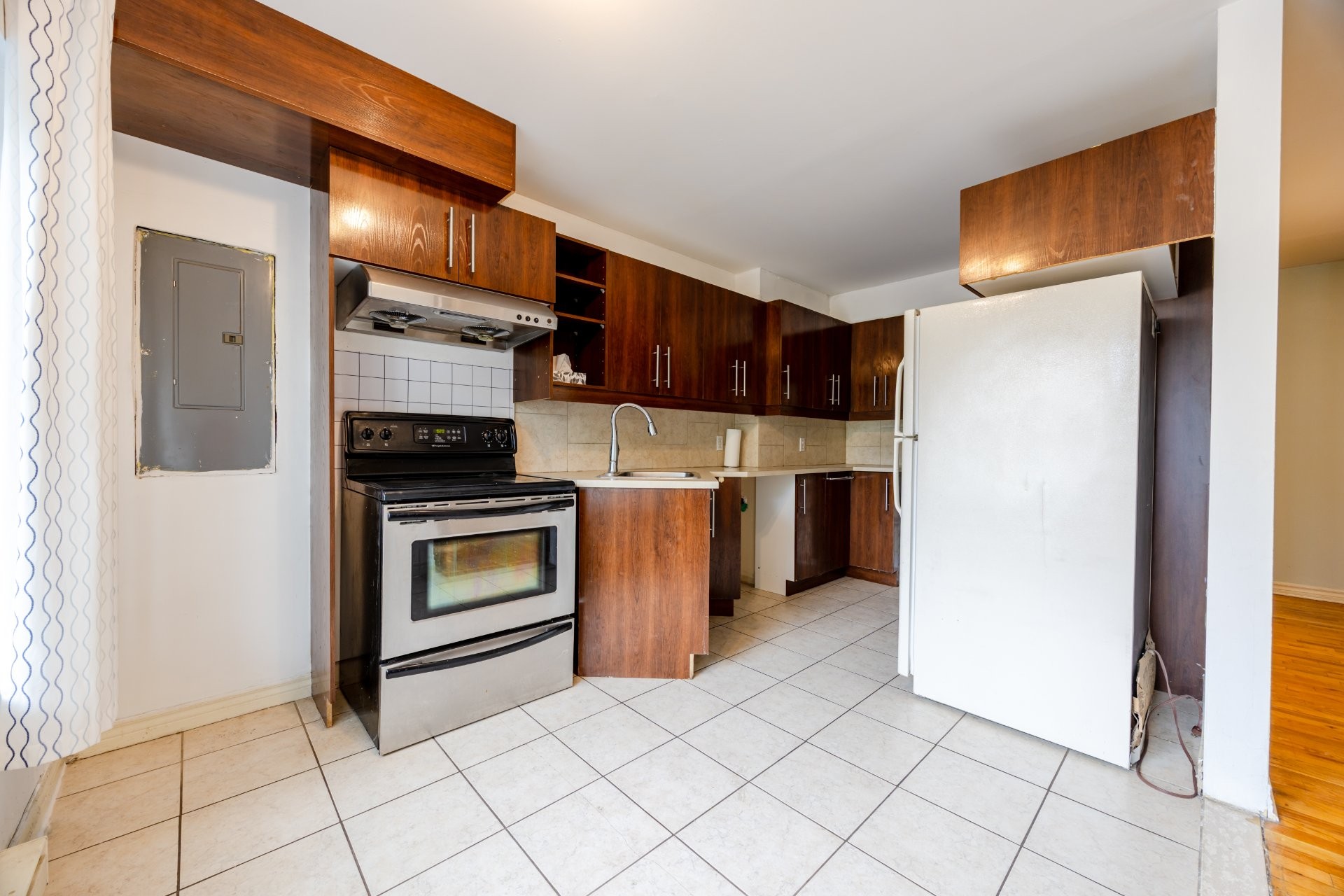 









6490

 - 6492


Av. McLynn

,
Montréal (Côte-des-Neiges/Notre-Dame-de-Grâce),




QC
H3X2R4

