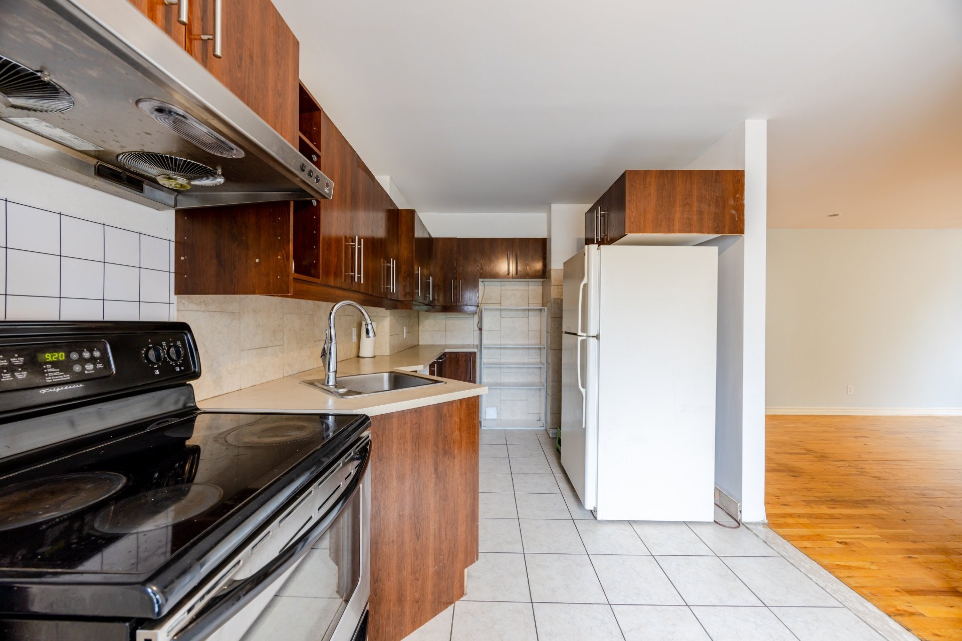 









6490

 - 6492


Av. McLynn

,
Montréal (Côte-des-Neiges/Notre-Dame-de-Grâce),




QC
H3X2R4

