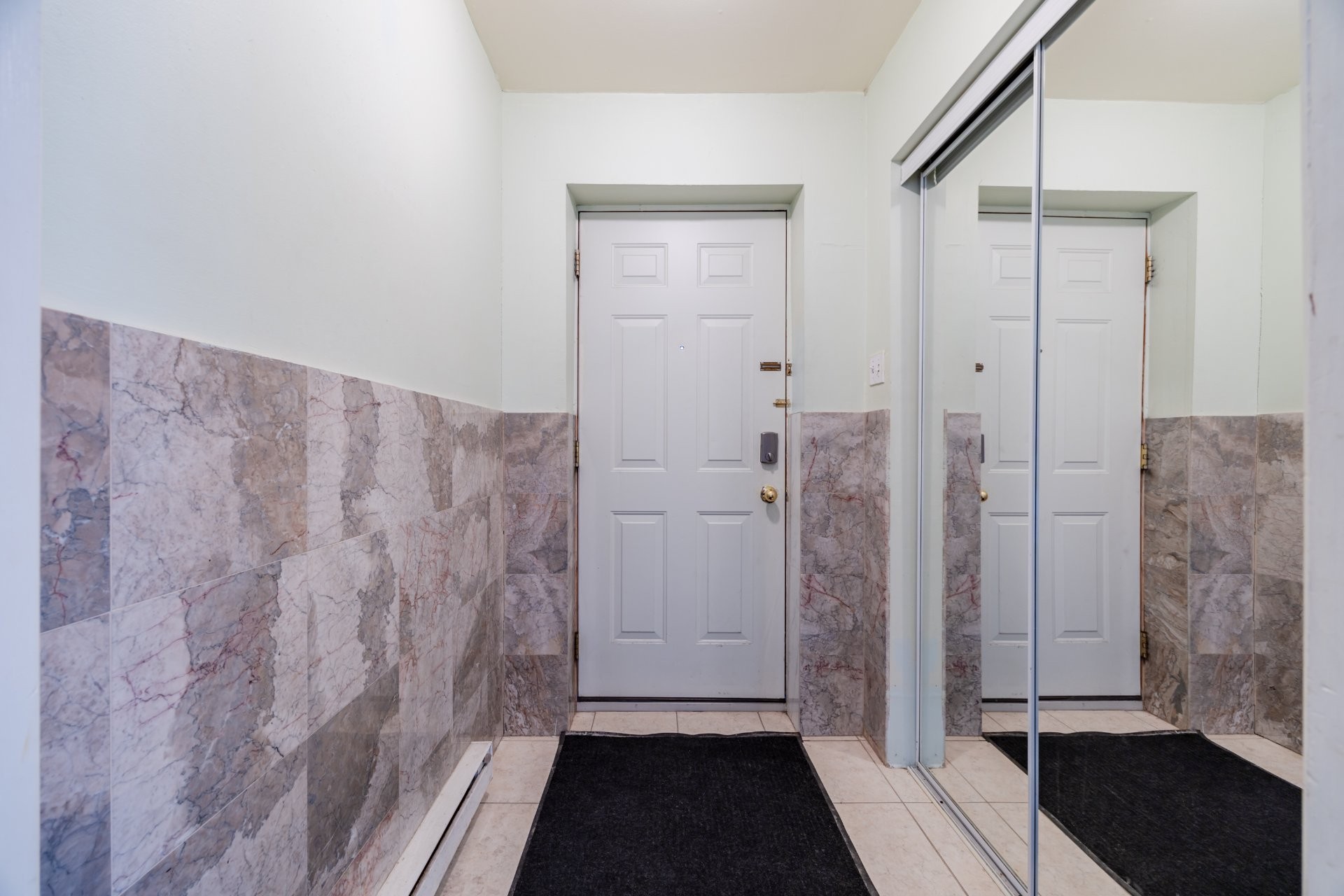 









6490

 - 6492


Av. McLynn

,
Montréal (Côte-des-Neiges/Notre-Dame-de-Grâce),




QC
H3X2R4


