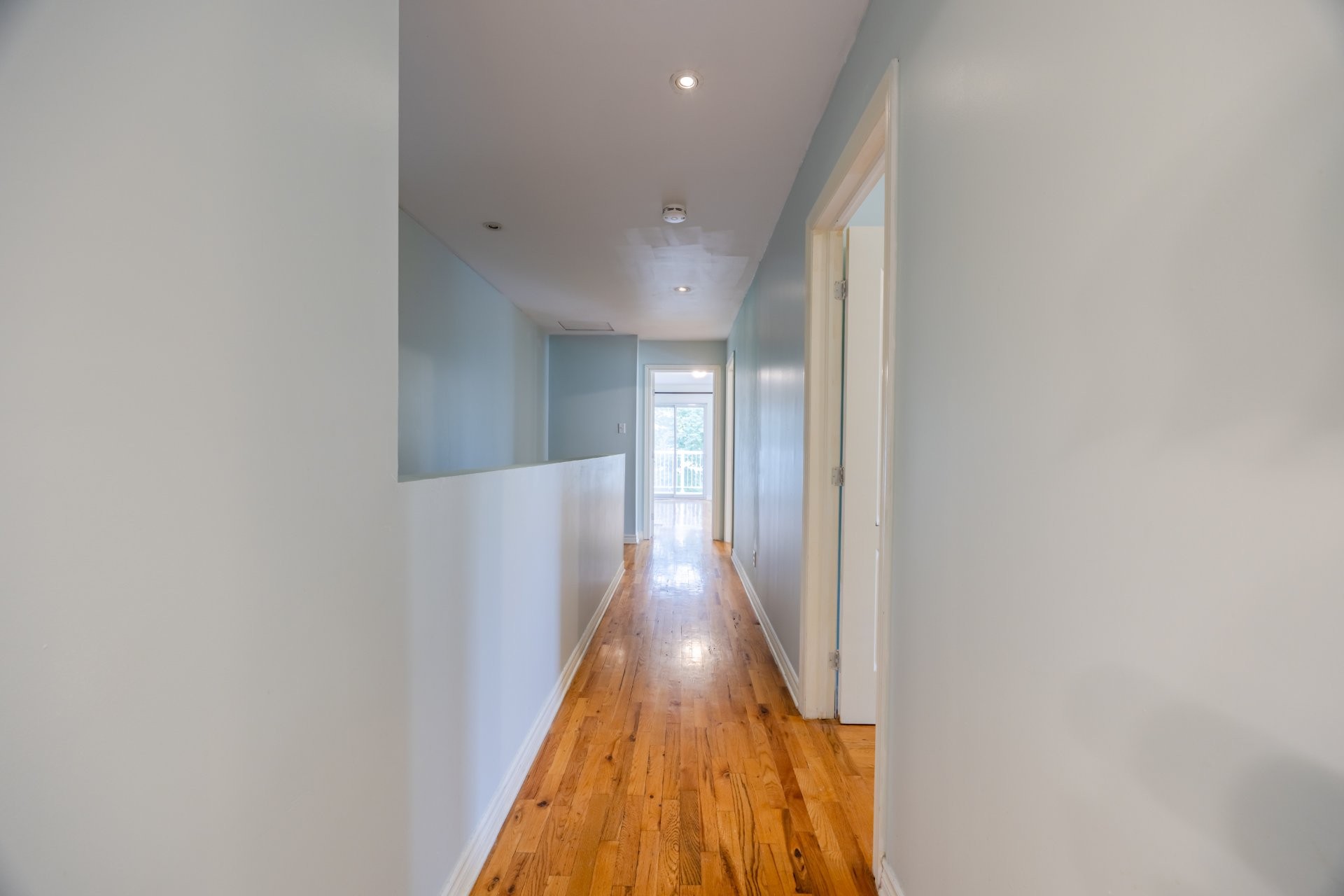 









6490

 - 6492


Av. McLynn

,
Montréal (Côte-des-Neiges/Notre-Dame-de-Grâce),




QC
H3X2R4

