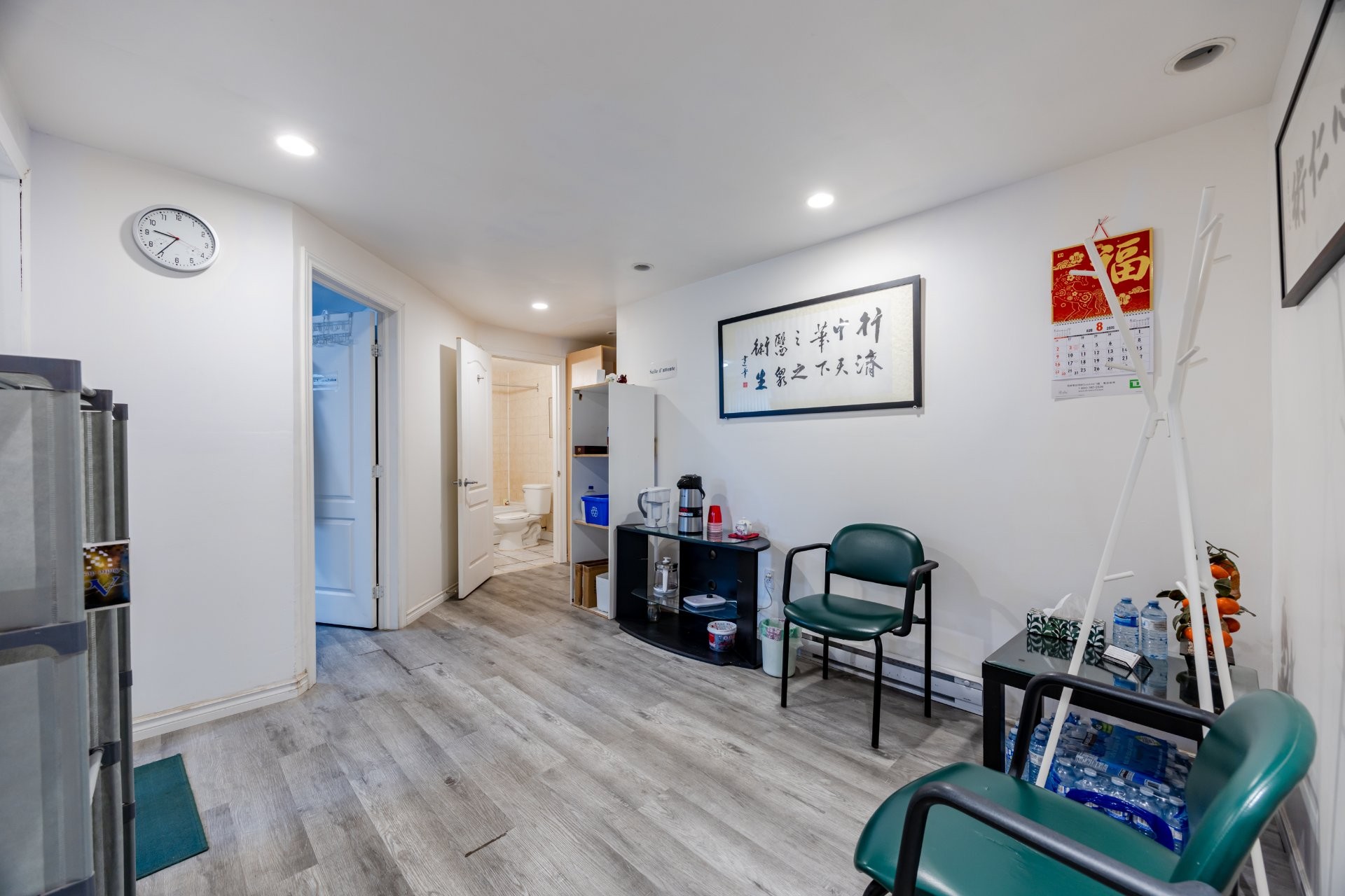 









6490

 - 6492


Av. McLynn

,
Montréal (Côte-des-Neiges/Notre-Dame-de-Grâce),




QC
H3X2R4

