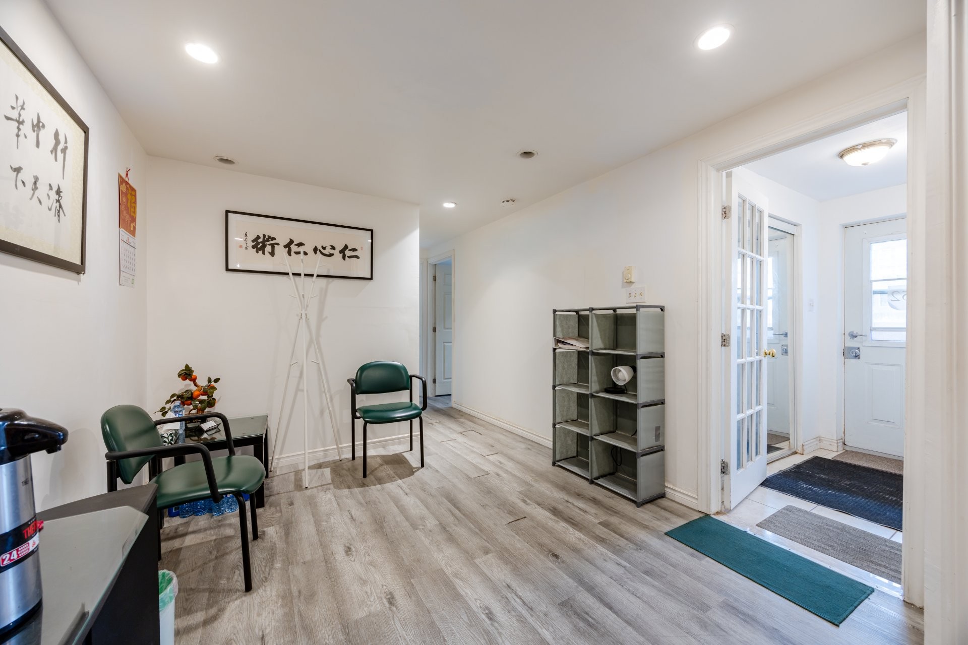 









6490

 - 6492


Av. McLynn

,
Montréal (Côte-des-Neiges/Notre-Dame-de-Grâce),




QC
H3X2R4

