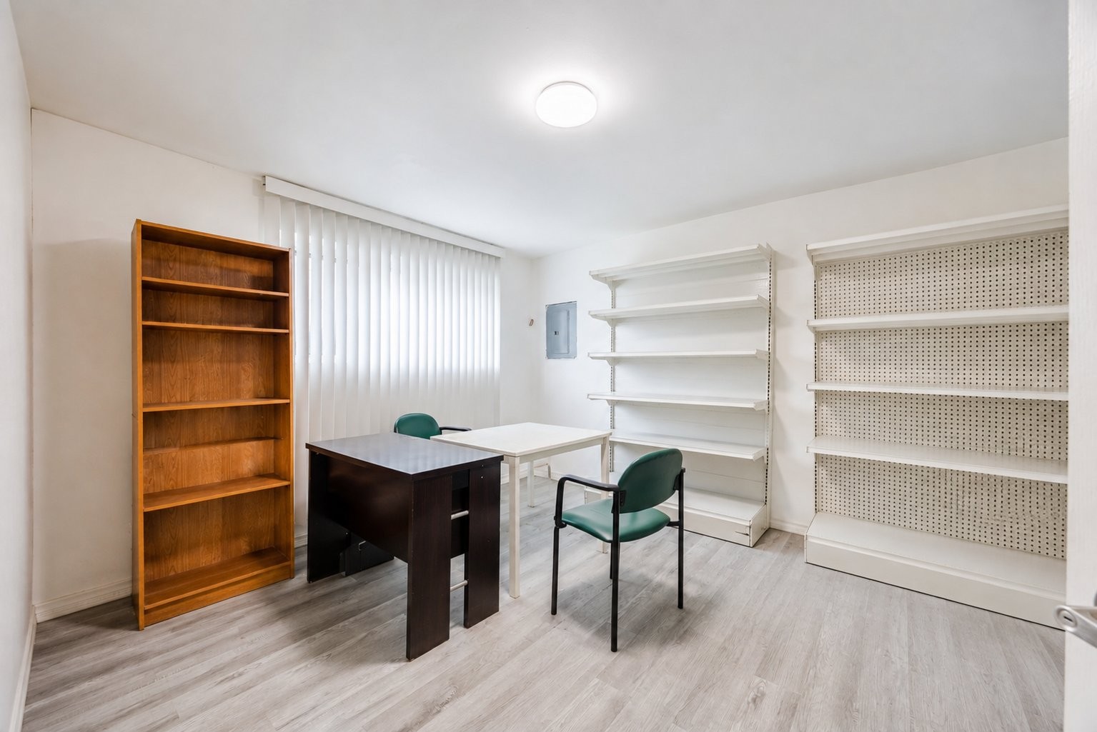 









6490

 - 6492


Av. McLynn

,
Montréal (Côte-des-Neiges/Notre-Dame-de-Grâce),




QC
H3X2R4

