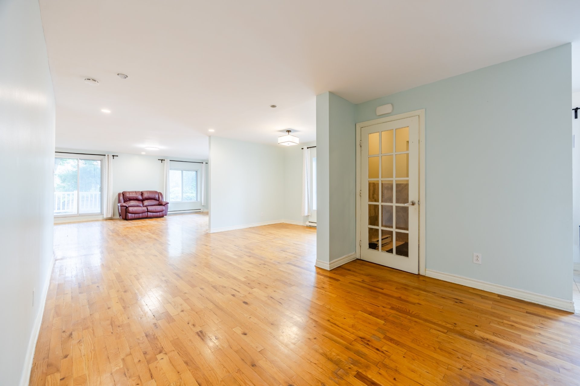 









6490

 - 6492


Av. McLynn

,
Montréal (Côte-des-Neiges/Notre-Dame-de-Grâce),




QC
H3X2R4

