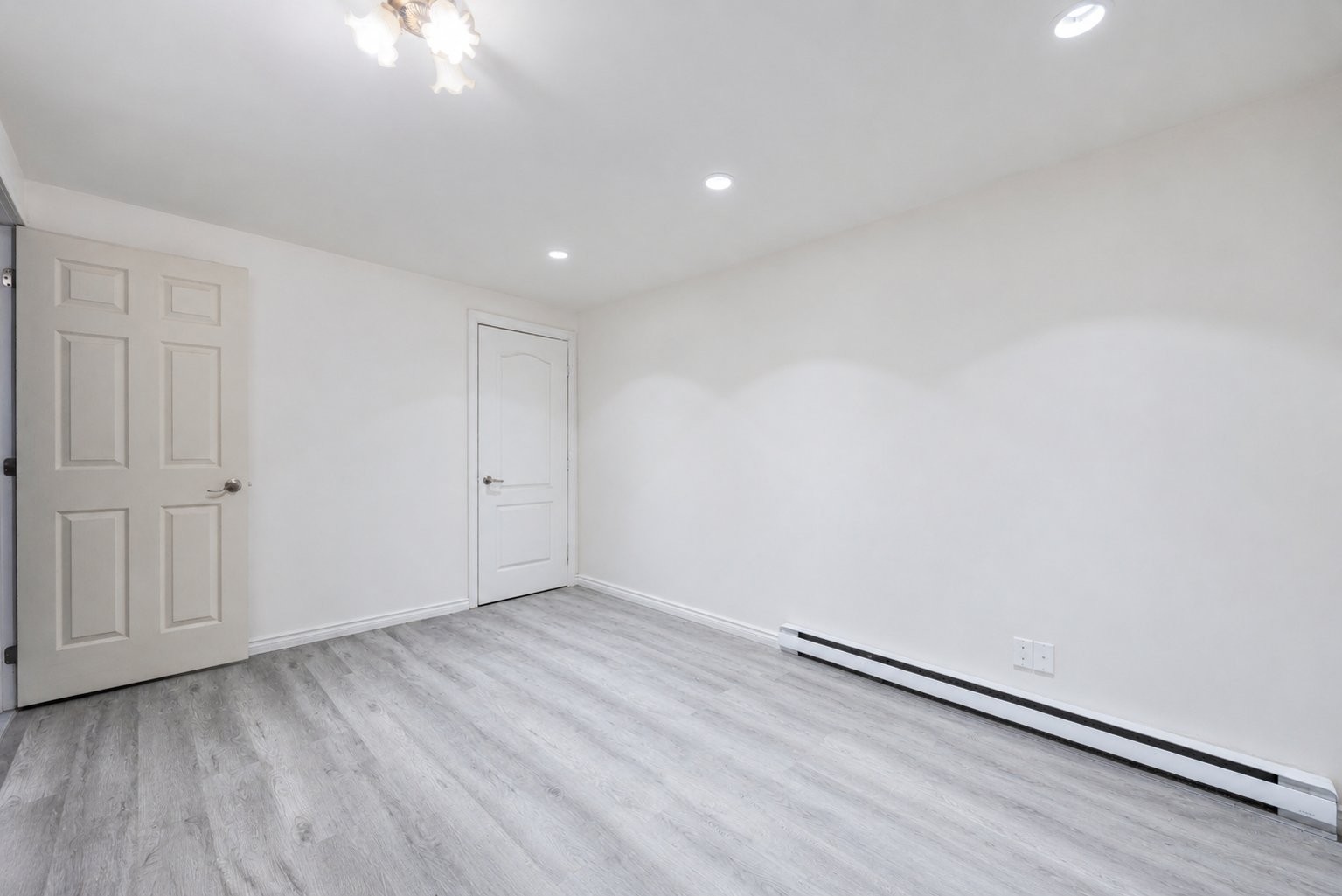 









6490

 - 6492


Av. McLynn

,
Montréal (Côte-des-Neiges/Notre-Dame-de-Grâce),




QC
H3X2R4


