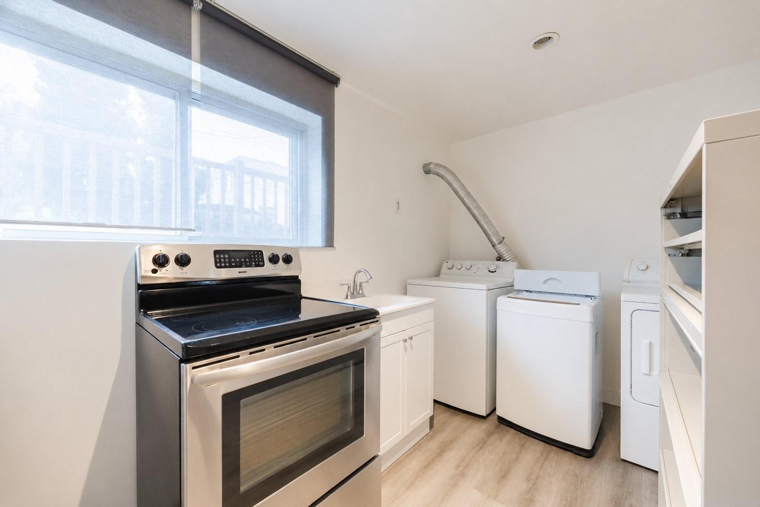 









6490

 - 6492


Av. McLynn

,
Montréal (Côte-des-Neiges/Notre-Dame-de-Grâce),




QC
H3X2R4

