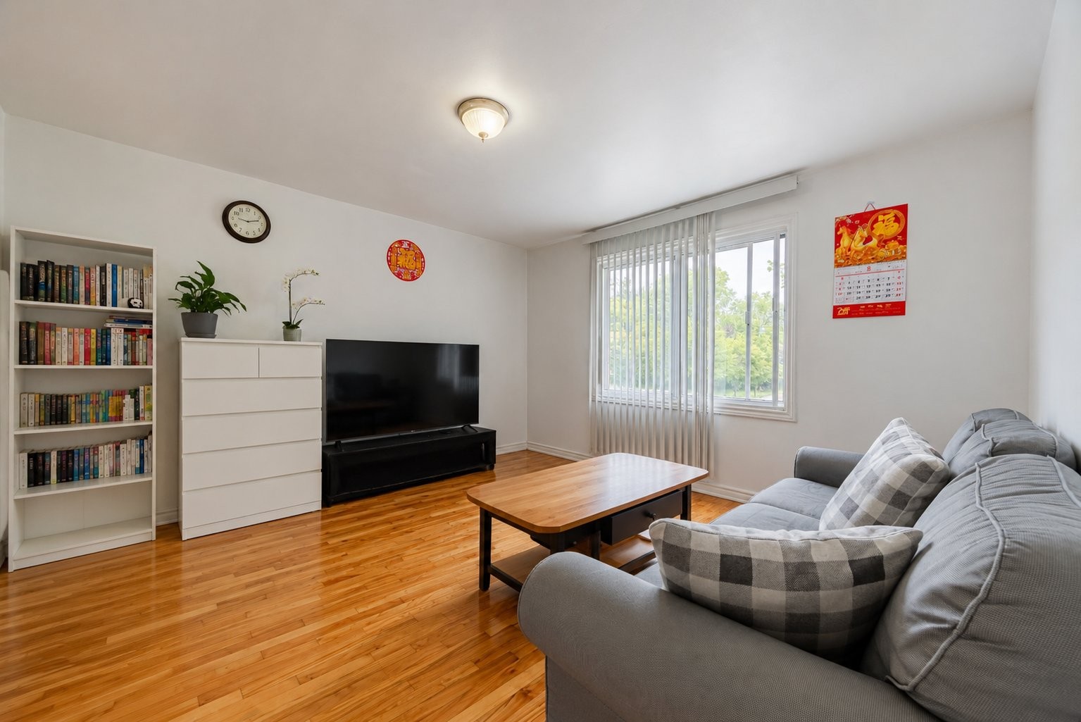 









6490

 - 6492


Av. McLynn

,
Montréal (Côte-des-Neiges/Notre-Dame-de-Grâce),




QC
H3X2R4

