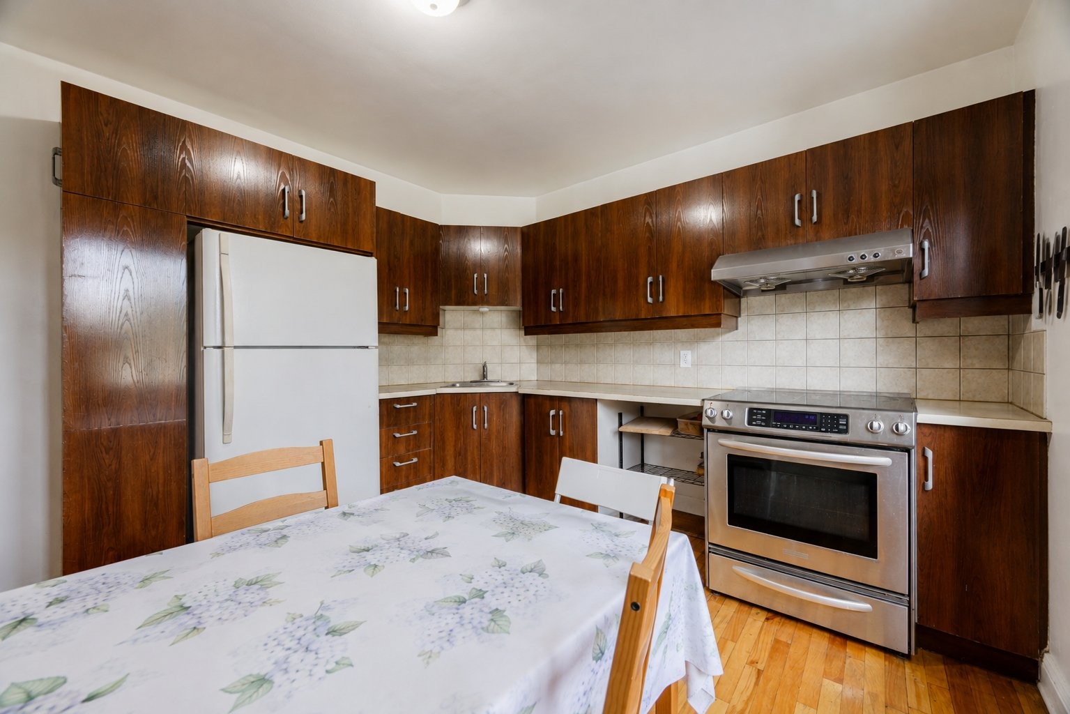 









6490

 - 6492


Av. McLynn

,
Montréal (Côte-des-Neiges/Notre-Dame-de-Grâce),




QC
H3X2R4

