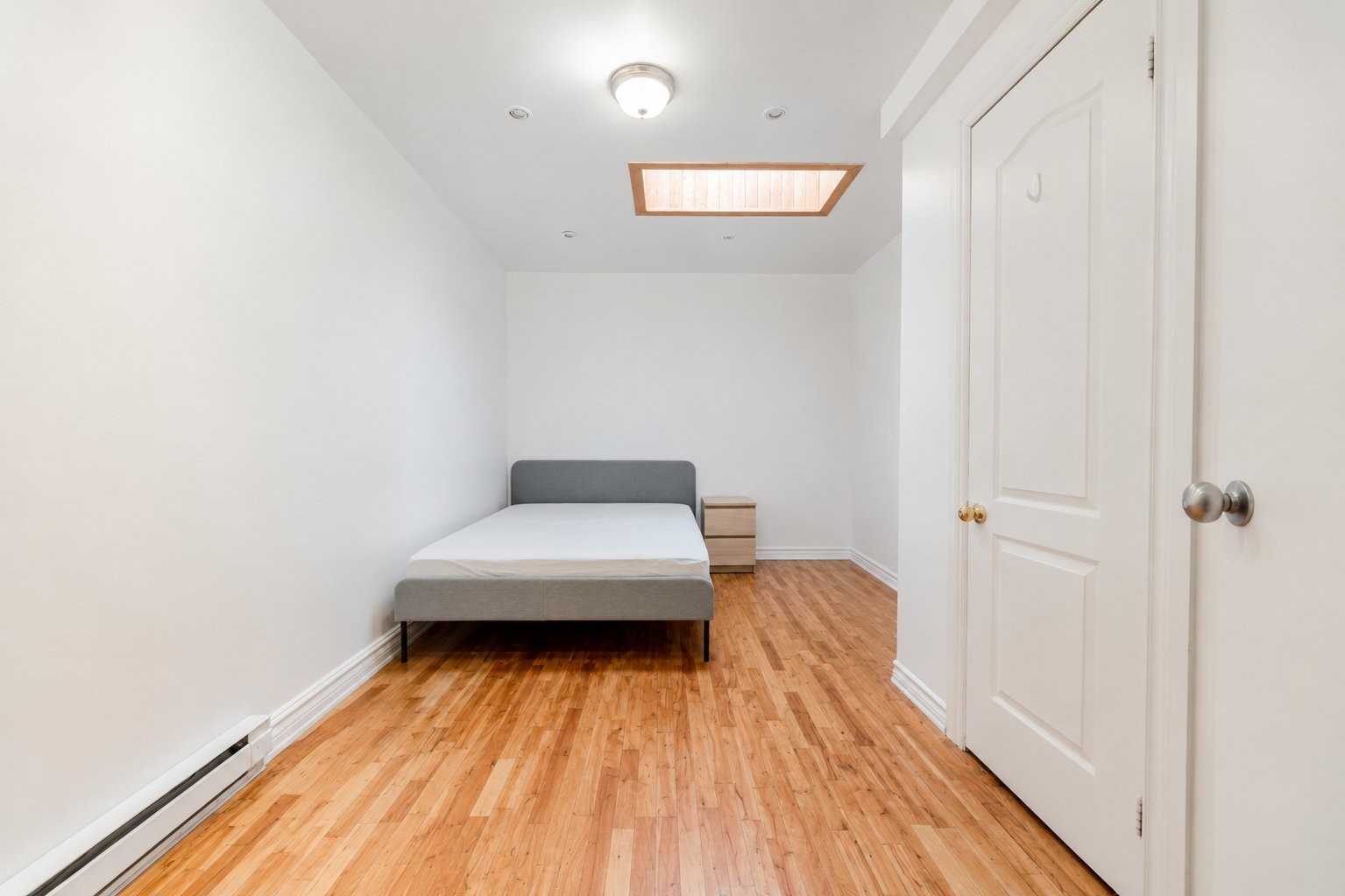 









6490

 - 6492


Av. McLynn

,
Montréal (Côte-des-Neiges/Notre-Dame-de-Grâce),




QC
H3X2R4

