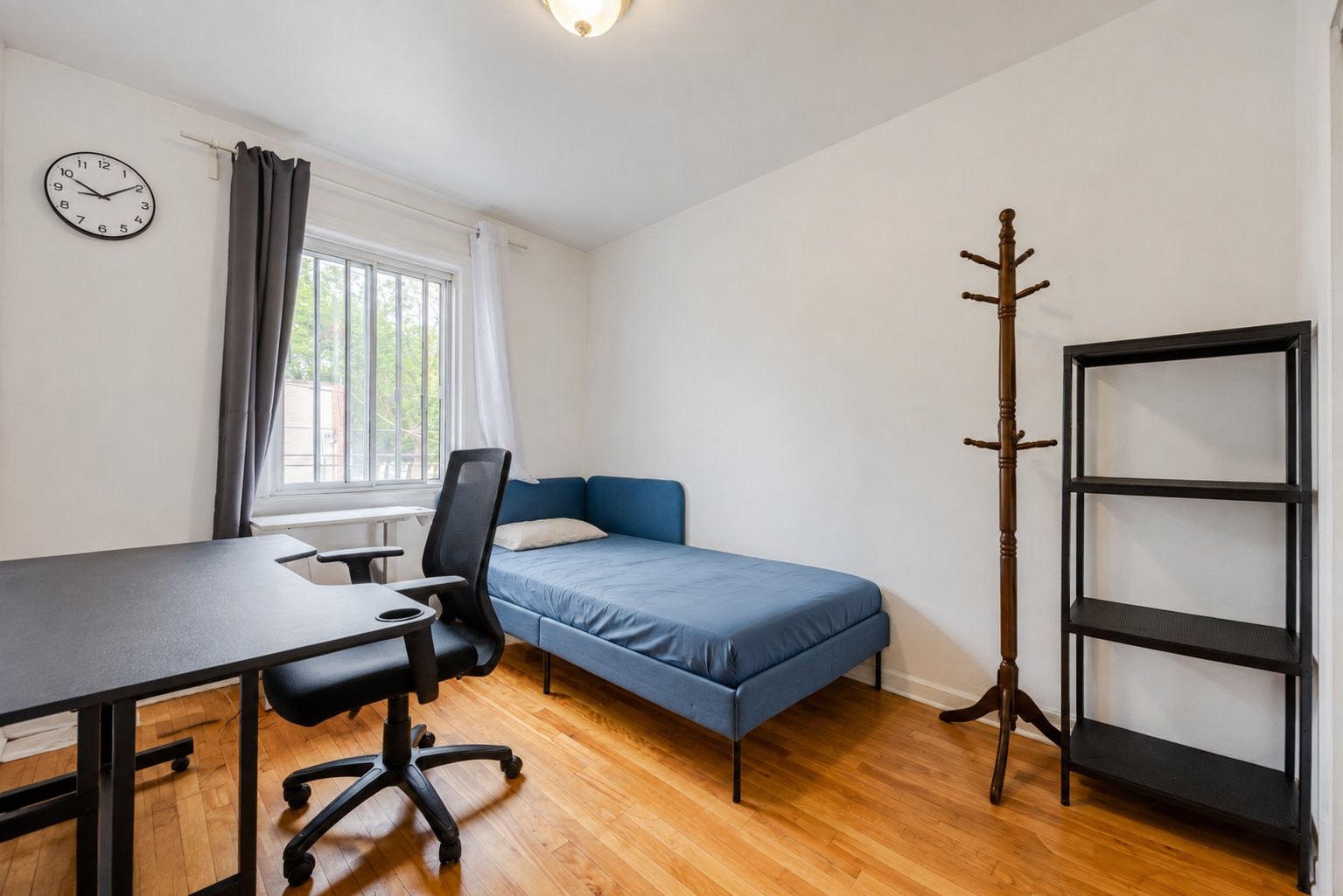 









6490

 - 6492


Av. McLynn

,
Montréal (Côte-des-Neiges/Notre-Dame-de-Grâce),




QC
H3X2R4

