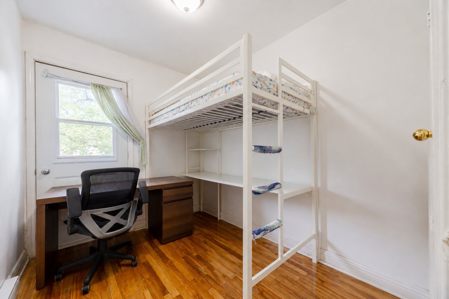 









6490

 - 6492


Av. McLynn

,
Montréal (Côte-des-Neiges/Notre-Dame-de-Grâce),




QC
H3X2R4


