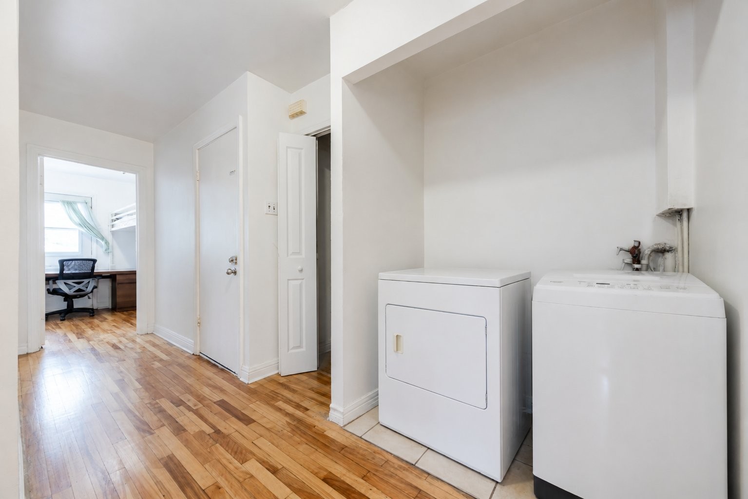 









6490

 - 6492


Av. McLynn

,
Montréal (Côte-des-Neiges/Notre-Dame-de-Grâce),




QC
H3X2R4


