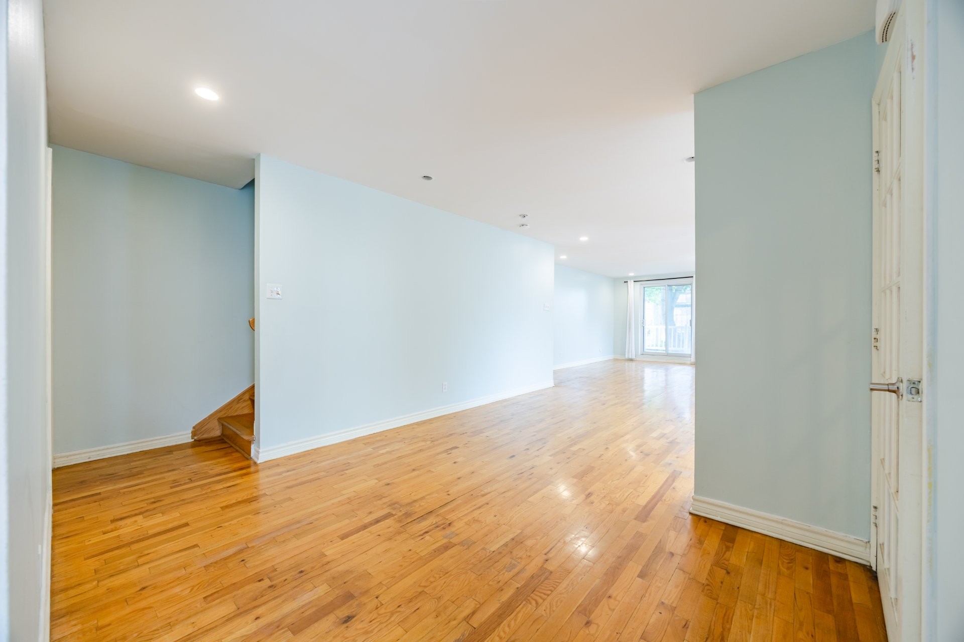 









6490

 - 6492


Av. McLynn

,
Montréal (Côte-des-Neiges/Notre-Dame-de-Grâce),




QC
H3X2R4

