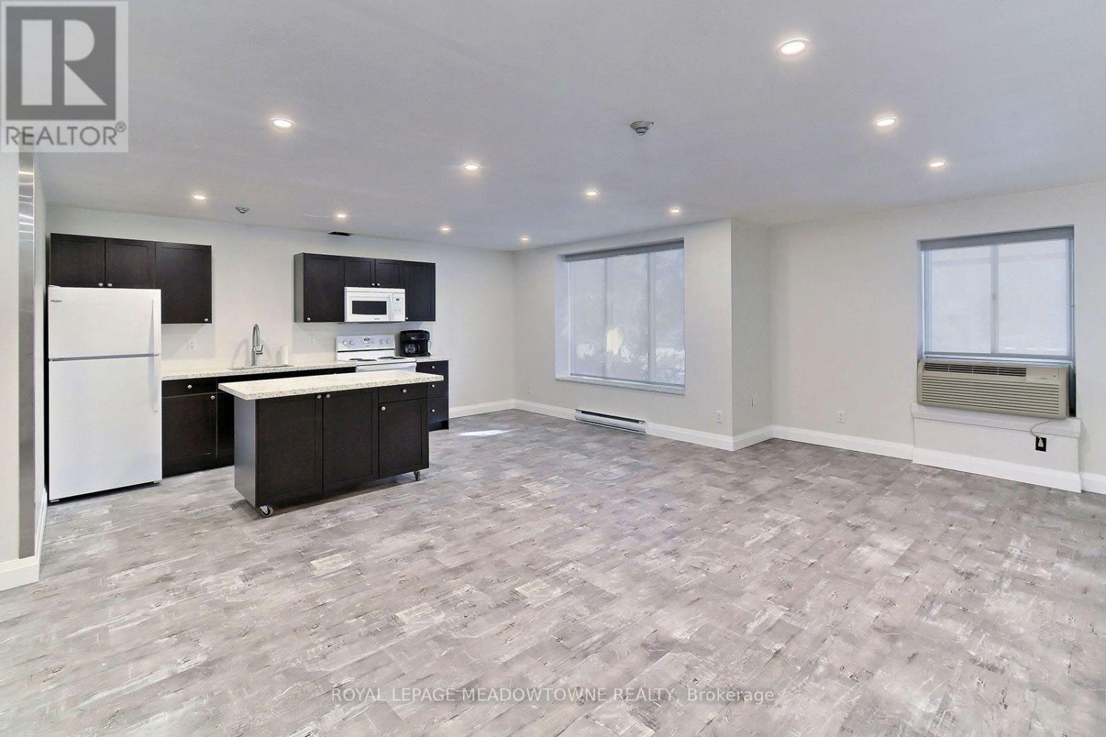 












206 - 6720 GLEN ERIN DRIVE

,
Mississauga,




Ontario
L5N3K8

