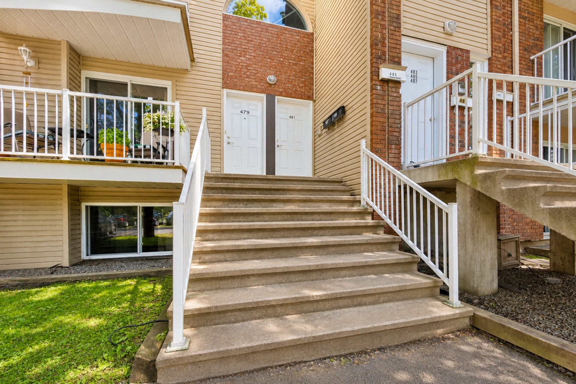 









481


Boul. St-Raymond

,
Gatineau (Hull),




QC
J9A1X3

