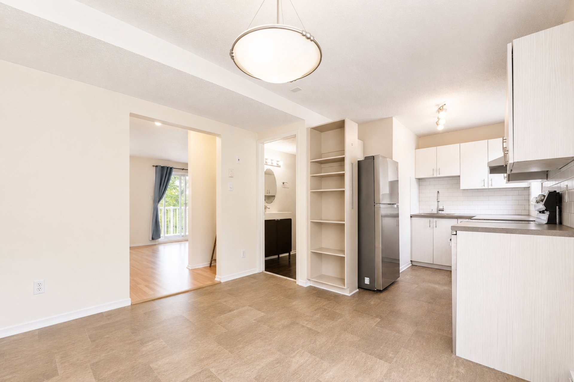 









481


Boul. St-Raymond

,
Gatineau (Hull),




QC
J9A1X3

