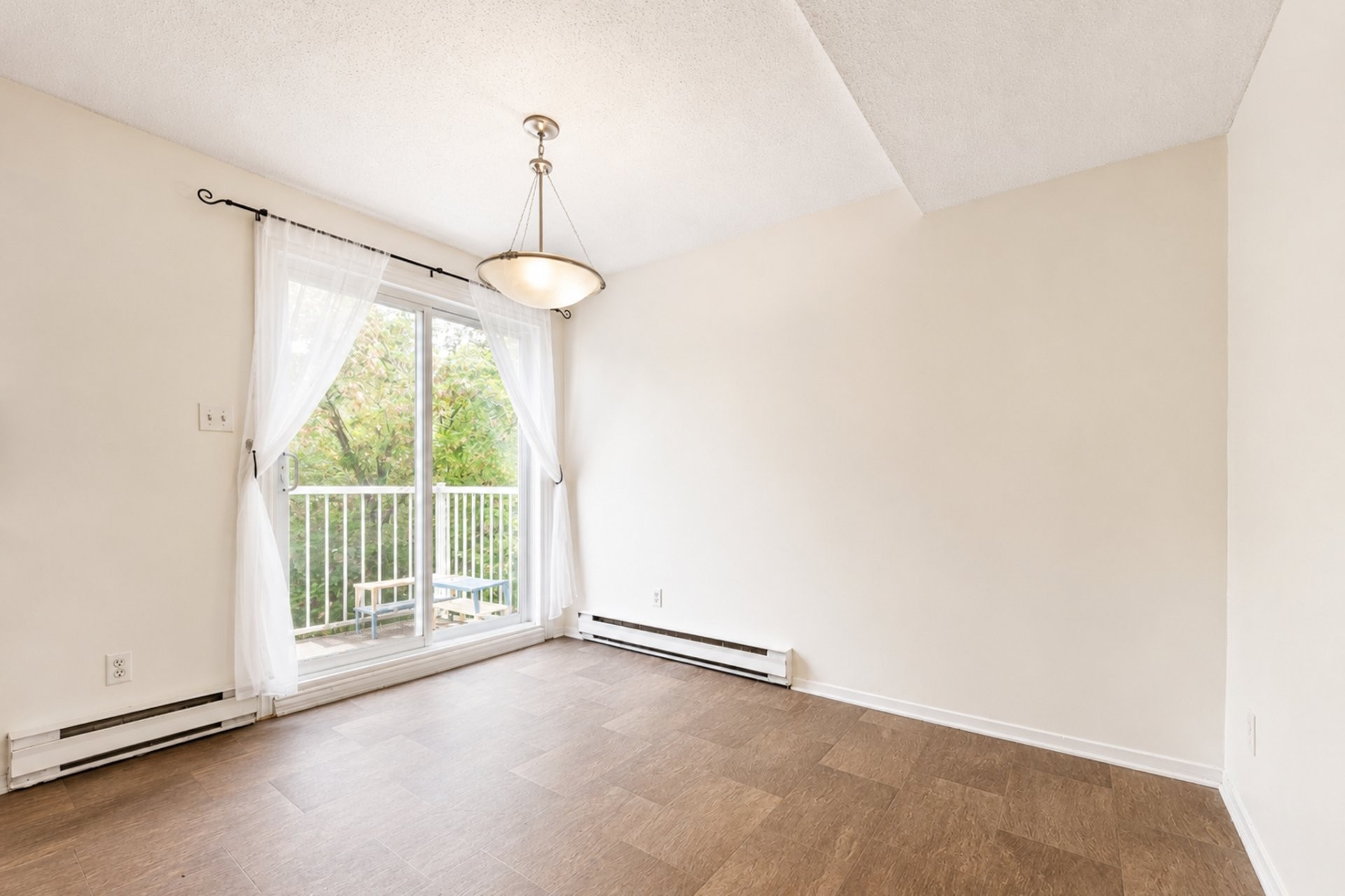 









481


Boul. St-Raymond

,
Gatineau (Hull),




QC
J9A1X3

