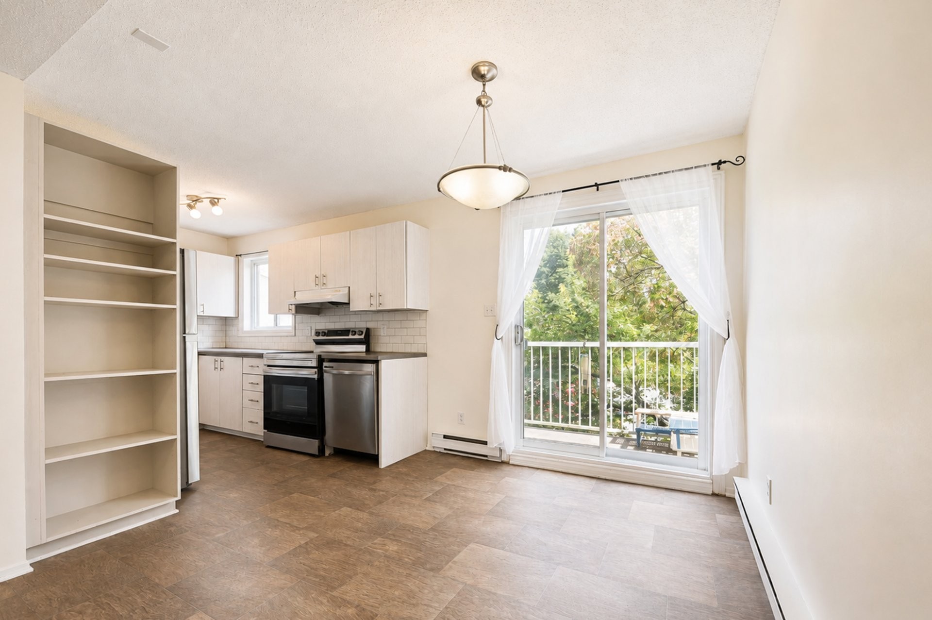 









481


Boul. St-Raymond

,
Gatineau (Hull),




QC
J9A1X3

