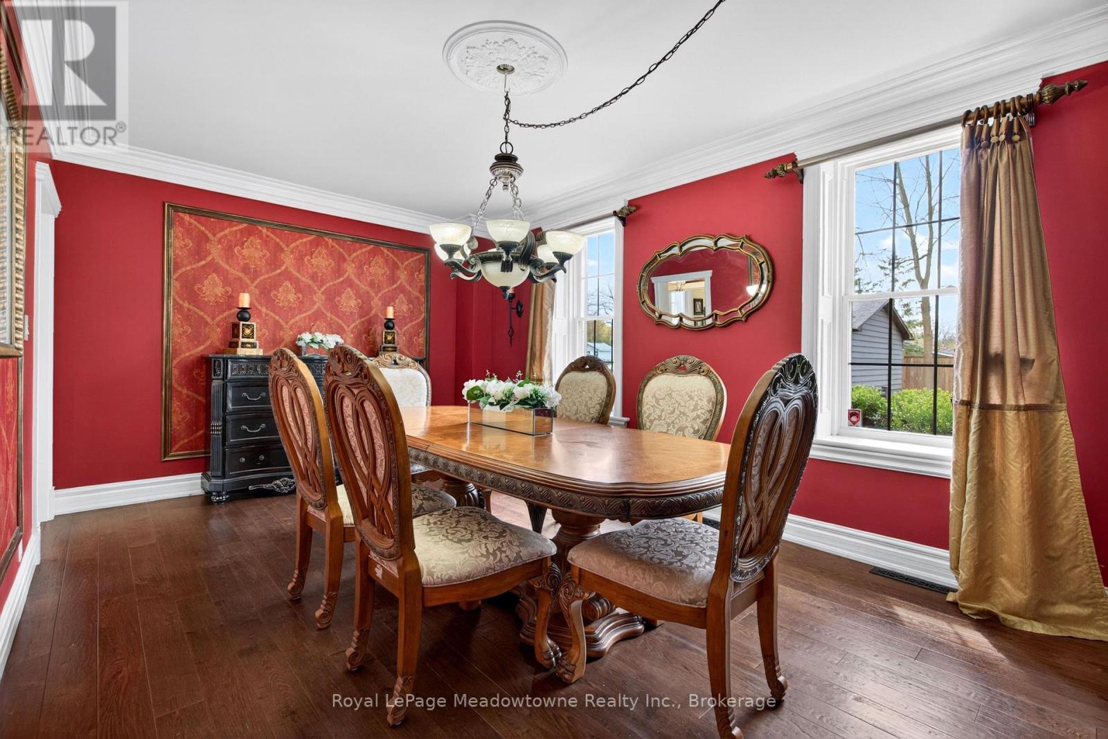 












53 CAMPBELL AVENUE E

,
Milton (Campbellville),




Ontario
L0P1B0

