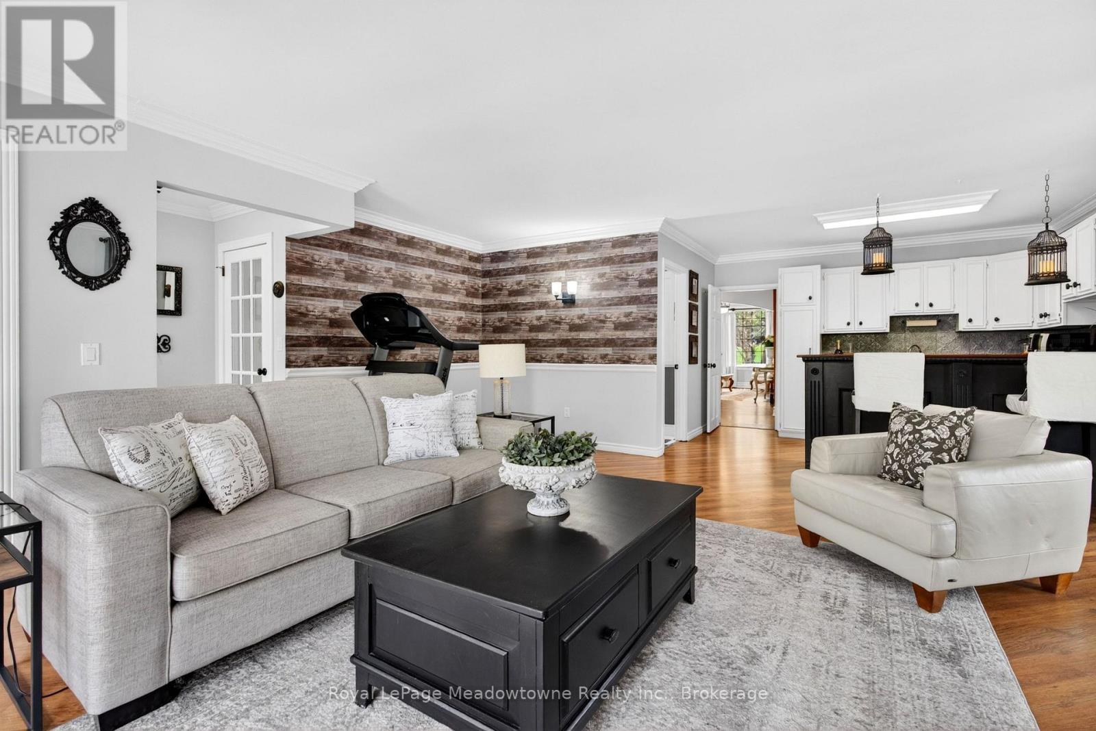 












53 CAMPBELL AVENUE E

,
Milton (Campbellville),




Ontario
L0P1B0


