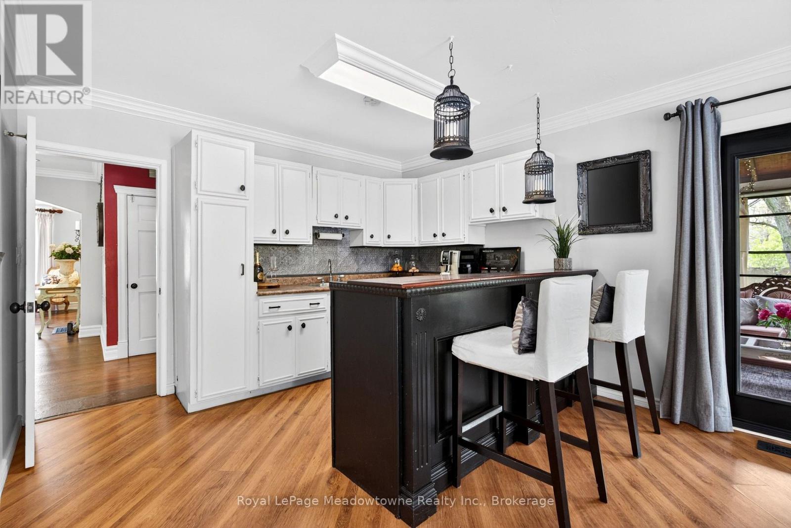 












53 CAMPBELL AVENUE E

,
Milton (Campbellville),




Ontario
L0P1B0

