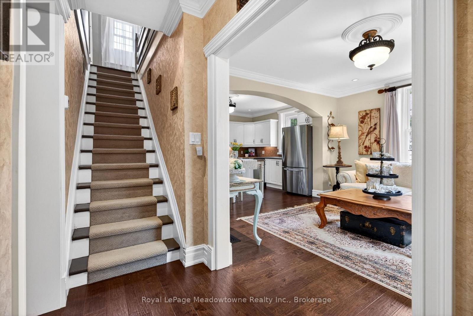 












53 CAMPBELL AVENUE E

,
Milton (Campbellville),




Ontario
L0P1B0


