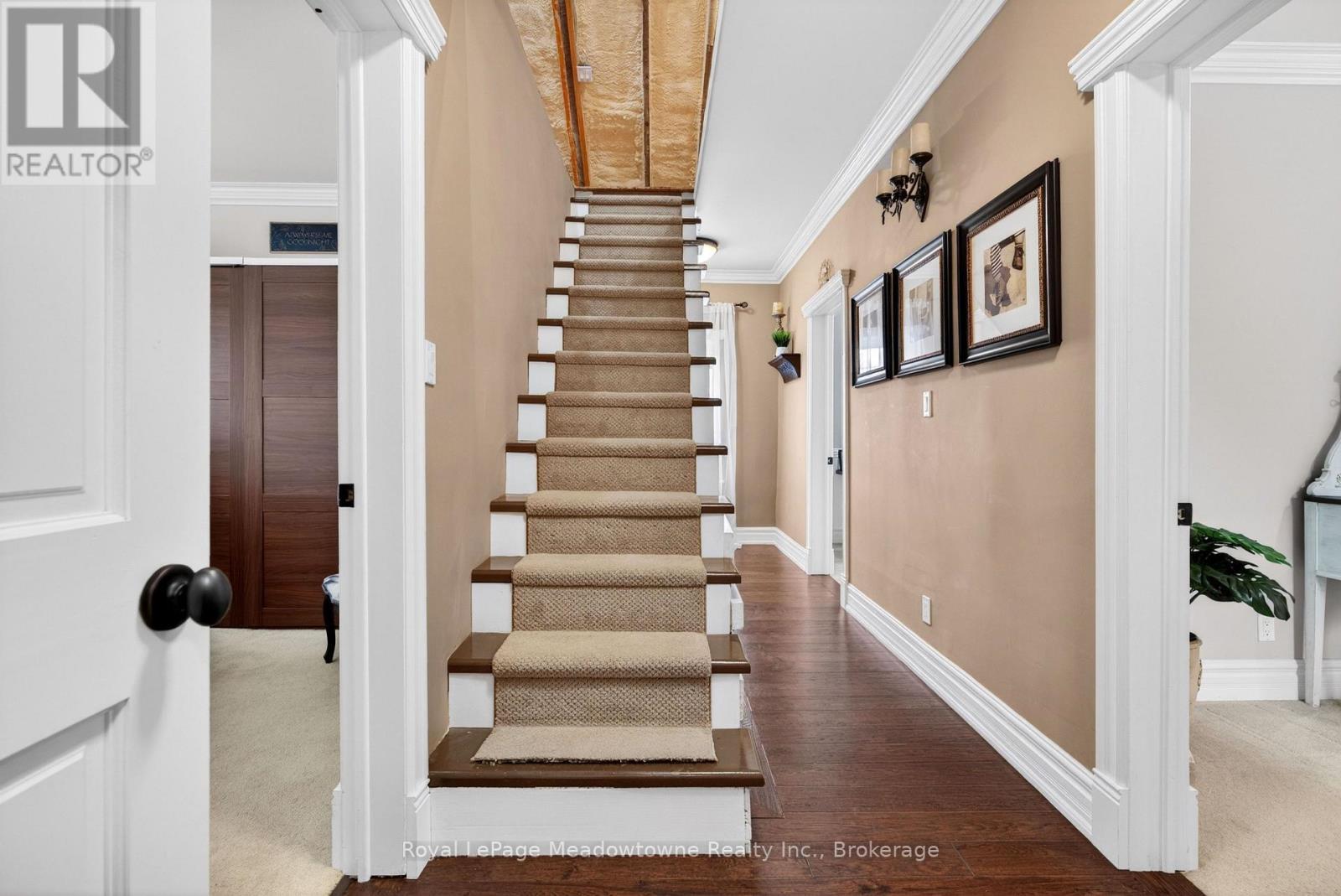 












53 CAMPBELL AVENUE E

,
Milton (Campbellville),




Ontario
L0P1B0

