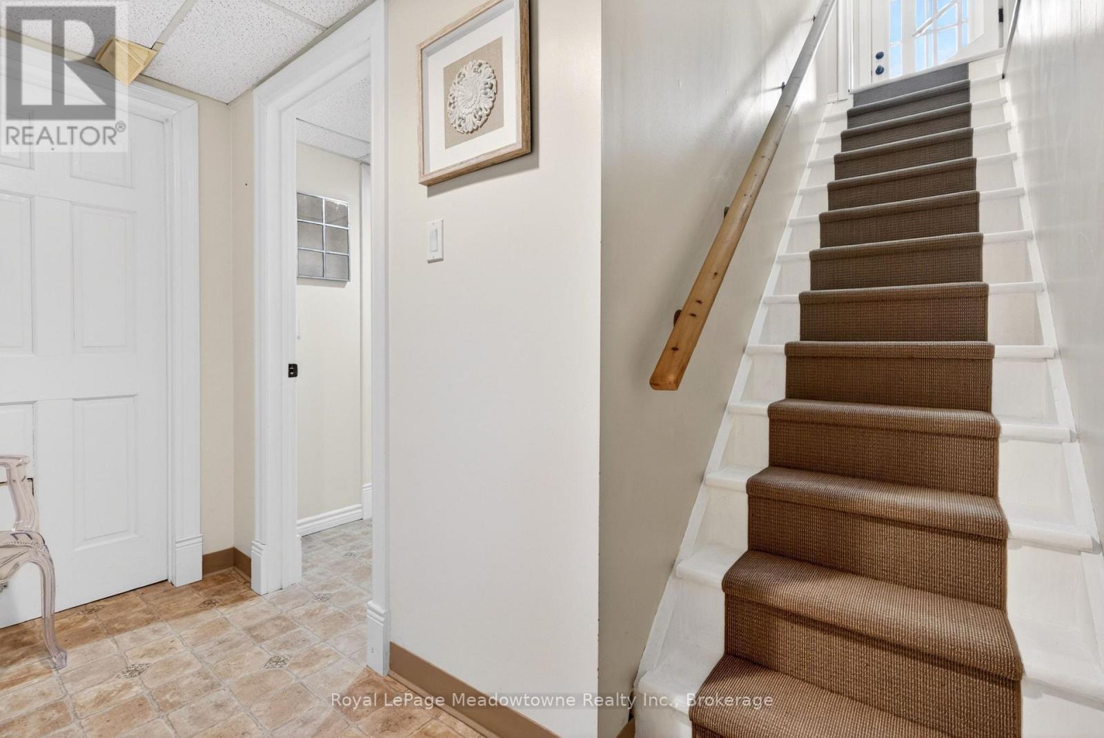 












53 CAMPBELL AVENUE E

,
Milton (Campbellville),




Ontario
L0P1B0

